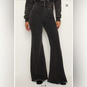 Good American Charcoal Gray jeanius flare Pants